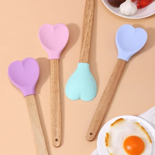 Herzfoermiger Silikon Ruehrloeffel mit Holzgriff – Hitzeisoliert, antihaftbeschichtet, perfekt für Backen und Eiscreme