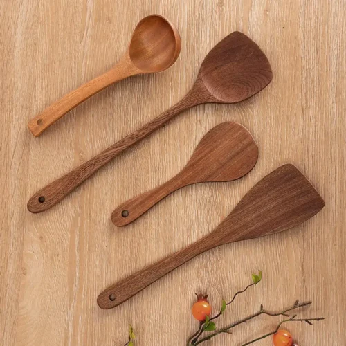 Langstieliger Teak Holzloeffel – Praktisches Küchenutensil zum Rühren, Schöpfen und Kochen
