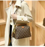 Women's handbag 2025 new autumn and winter designer shoulder crossbody bag, fashionable and high-end pillow bag - Image 11