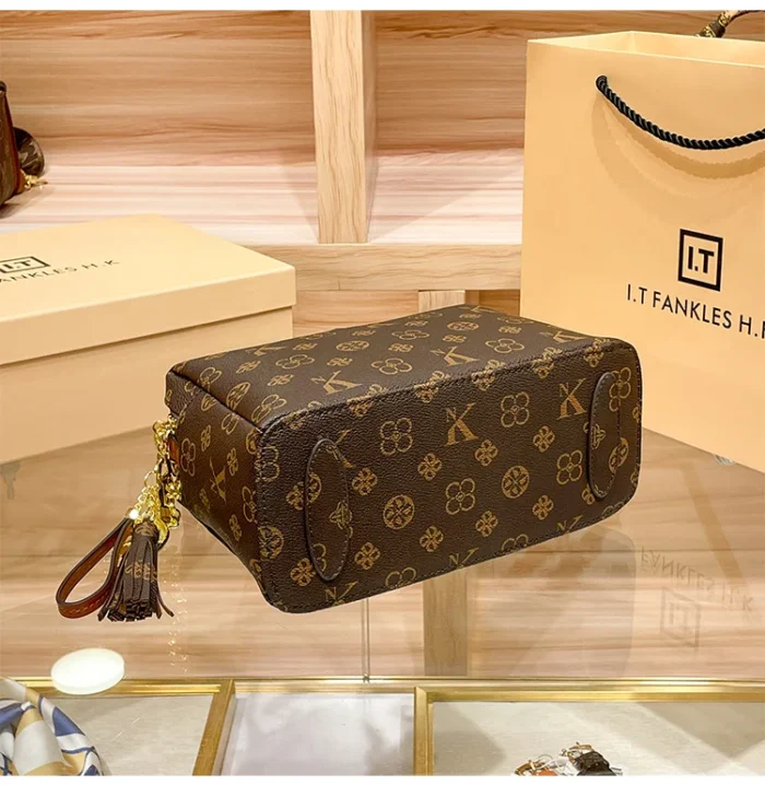 Women's handbag 2025 new autumn and winter designer shoulder crossbody bag, fashionable and high-end pillow bag - Image 17