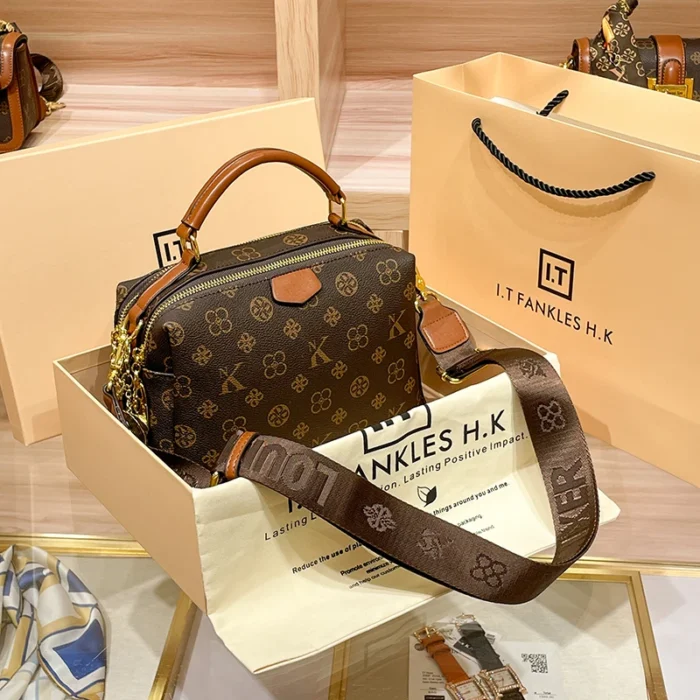 Women's handbag 2025 new autumn and winter designer shoulder crossbody bag, fashionable and high-end pillow bag - Image 1
