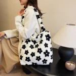 Women Fluffy Shoulder Bag Furry Faux Fur Handbags Luxury Design Top Handle Bag Plush Underarm Bag Fuzzy Tote Shopper Bag 2023 – Bild 2