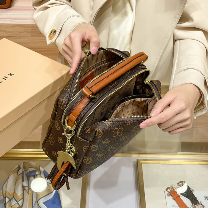 Women's handbag 2025 new autumn and winter designer shoulder crossbody bag, fashionable and high-end pillow bag - Image 4