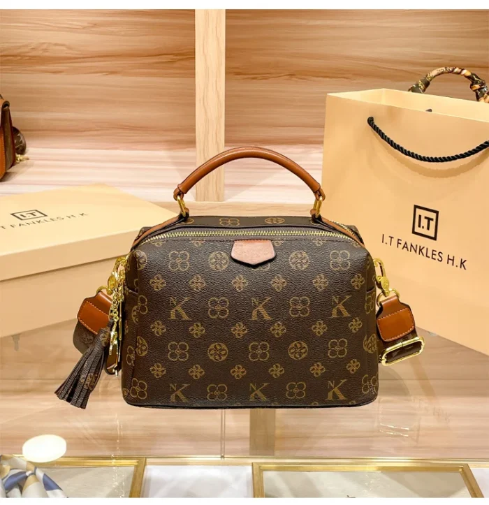 Women's handbag 2025 new autumn and winter designer shoulder crossbody bag, fashionable and high-end pillow bag - Image 13