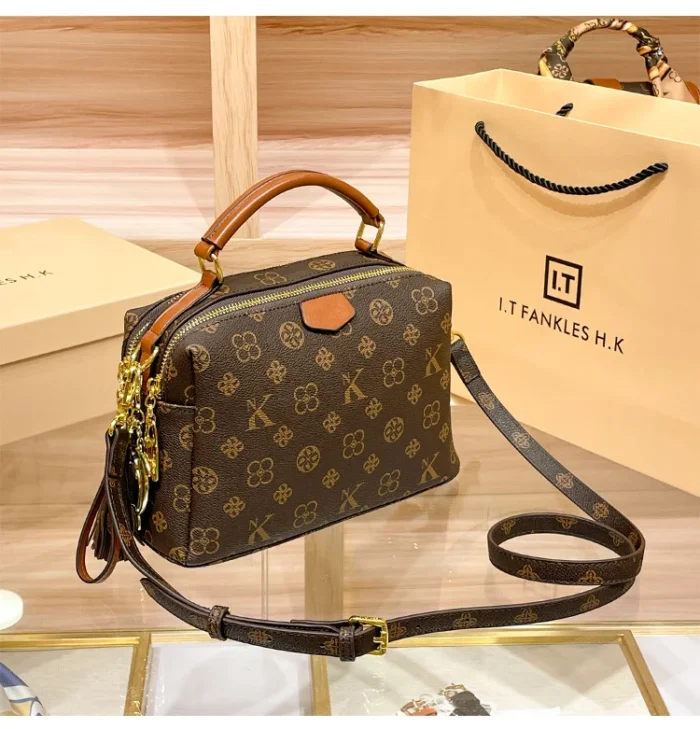Women's handbag 2025 new autumn and winter designer shoulder crossbody bag, fashionable and high-end pillow bag - Image 16
