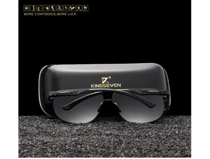 Schwarze Sonnenbrille von Kingseven mit polarized Gläsern in einer eleganten Schutzhülle, ideal für stilvollen Sonnenschutz und optimalen Schutz vor UV-Strahlen. Perfekt für Outdoor-Aktivitäten und Modebewusste.
