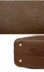 Weiches braunes Leder mit feiner Textur, detailreiche Nahaufnahme der Oberfläche.