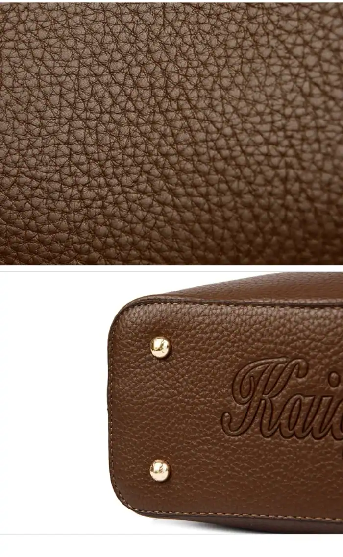 Weiches braunes Leder mit feiner Textur, detailreiche Nahaufnahme der Oberfläche.