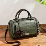 Luxus handgefertigte Damenhandtasche aus Echtleder, rechteckiges Design mit mehrerer Reißverschlussfächer, elegantes Accessoire für stilvolle Auftritte.