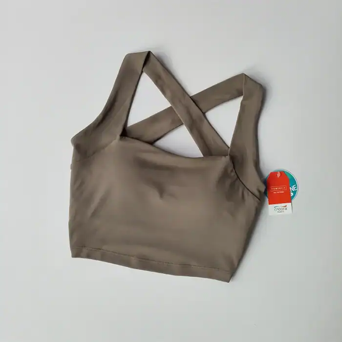 Bequemer Sport-BH aus elastischem Material in neutralem Braun für Damen, ideal für Yoga und Alltag.