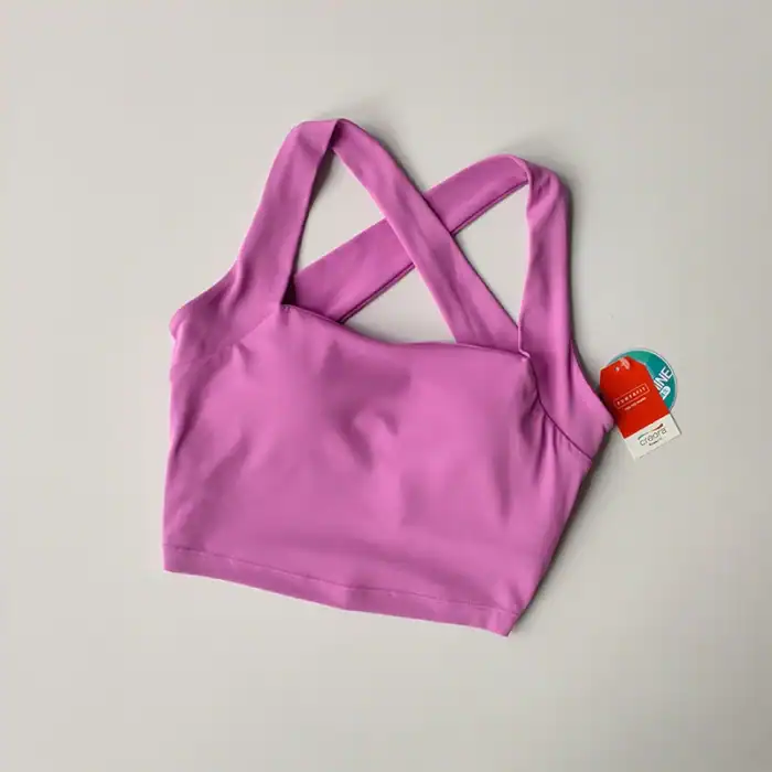 Weiblicher pinker Sport-BH, enganliegend, aus atmungsaktiven Material, ideal für Fitness und Yoga, mit Komfortträgern, neues OutletLite-Angebot, stilvoll und funktional, perfekt für Sport und Freizeit.